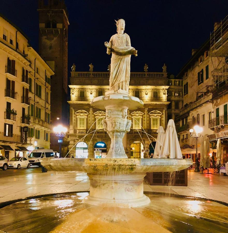 Casa Martini Piazza Erbe Apartment Verona Exterior foto